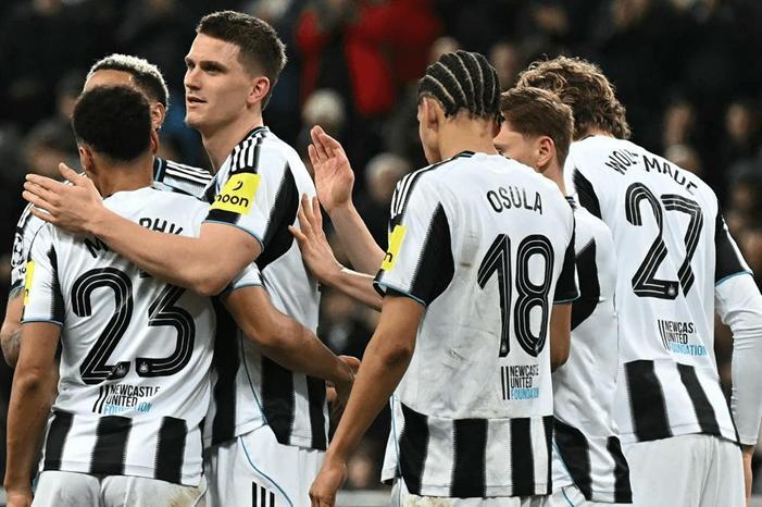 نيوكاسل يونايتد يؤكد تفوقه ويصعد إلى ثمن النهائي.1080