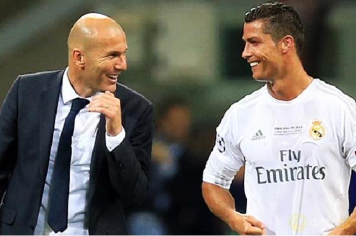 100-003405-cristiano-ronaldo-zinedine_700x400