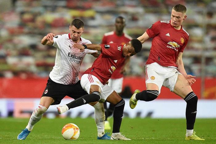 مانشستر يونايتد يطيح بميلان من الدوري الأوروبي dhgk