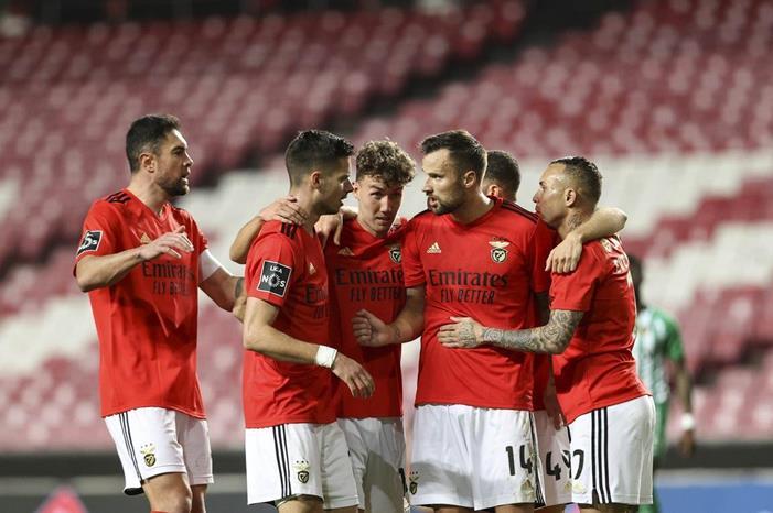 رغم فوزه ،، بنفيكا في المركز الرابع بالدوري البرتغالي EvbJieaXUAg0rdF