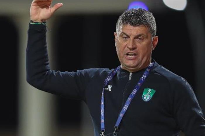 فلادان يهدد الأهلي بفسخ عقده 1D92555743317