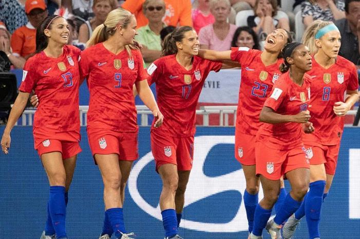 الرئيس الأمريكي يستضيف منتخب السيدات في يوم المساواة بالأجور USA-Women-