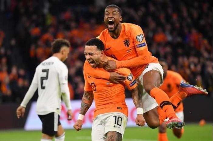 الثنائي الهولندي قريب من ارتداء قميص برشلونة 917795