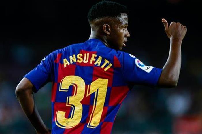 برشلونة يُطمئِن نجمه الشاب على إصابته 50186953_303