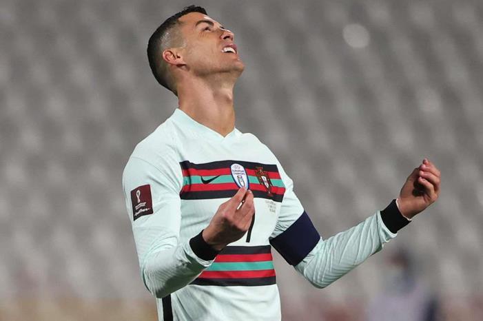 شاهد- قبل أكثر من 13 عاما..  رونالدو  يؤكد انه أفضل لاعب في التاريخ cristiano-ronaldo-serbia-portugal_1vm240wgrqqjz149rf36u29gaz