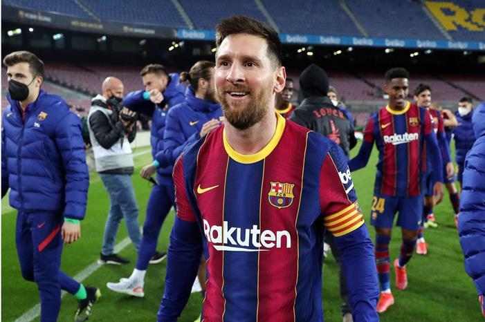شاهد ردة فعل ميسي على هدف بيكيه القاتل ضد إشبيلية .. فيديو 2021-03-03-BARCELONA-SEVILLA-116-scaled