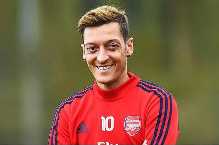 163-174253-mesut-ozil-birth-certificate_700x400
