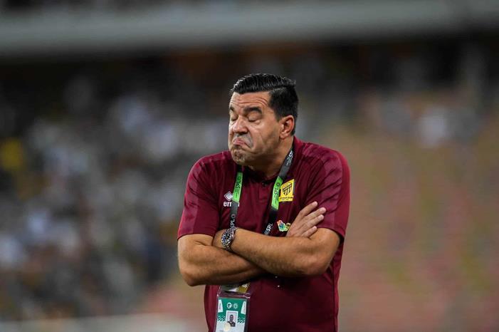 قرار ناري من مدرب الاتحاد بسبب خسارة الكلاسيكو FB6vwM4X0AkPZYy