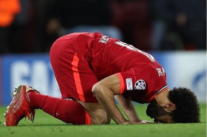 ترتيب قمصان لاعبي ليفربول الأعلى مبيعا 622a169c4c59b708175c78c2