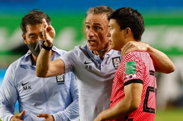 Paulo-Bento---Korea-Republic-head-coach---AFC-ASIAN-QUALIFIERS---Match