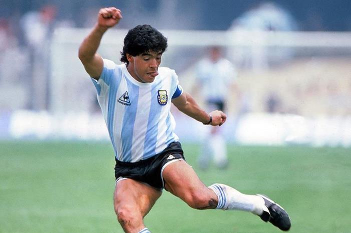 حكم إنجليزي سابق يشبه صلاح بمارادونا image (3)