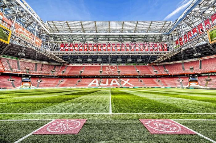 شاهد.. اندلاع حريق هائل في ملعب اياكس 5425252