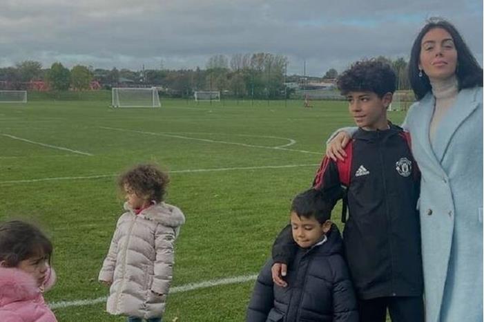 هل يلبي كريستيانو رونالدو رغبة نجله قبل الاعتزال؟ 621f6b3e4236045ccd2683e2