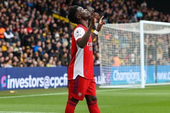 خطة آرسنال للحفاظ على ساكا بعد اهتمام مانشستر سيتي وليفربول saka