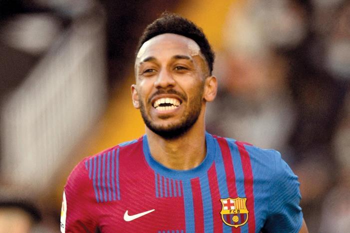 الكشف عن راتب أوباميانج في برشلونة أوباميانج