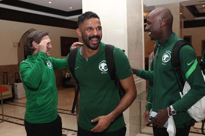 شاهد.. احتفالات جنونية في مقر المنتخب السعودي بعد التأهل للمونديال FOnZHpHWYAgPKOL
