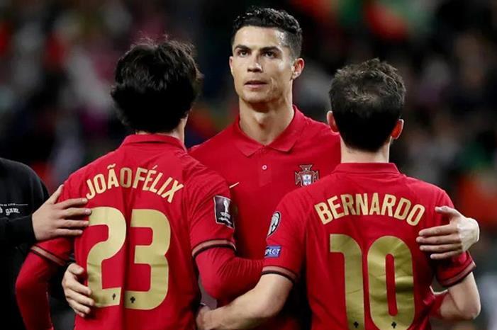 الفرق المتأهلة لنهائي الملحق الأوروبي ،، روسيا تغيب وأوكرانيا في ورطة !! ronaldo-2022