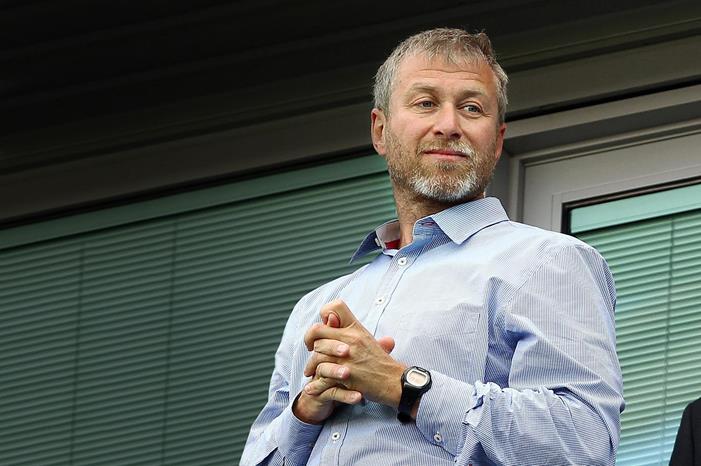 أموال ضخمة وألقاب لا تُنسى.. ماذا تغير على تشيلسي مع أبراموفيتش في 19 عاماً؟ Roman-Abramovich