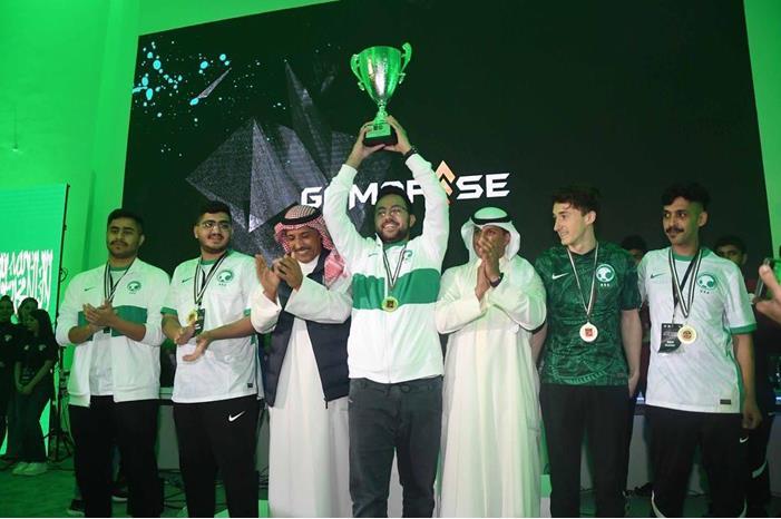 المنتخب السعودي بطلاً لغرب اسيا لكرة القدم الالكترونية 275231498_4631100560346569_2812546373882473117_n