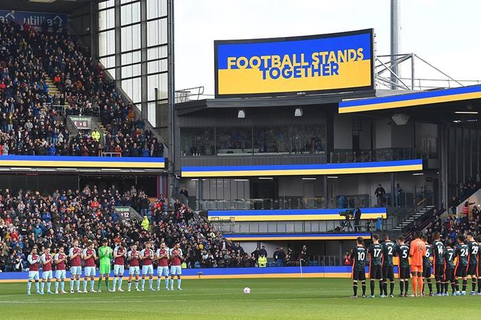 توخيل ينتقد هتاف مشجعي تشيلسي لأبراموفيتش خلال تحية أوكرانيا GettyImages-1238947566