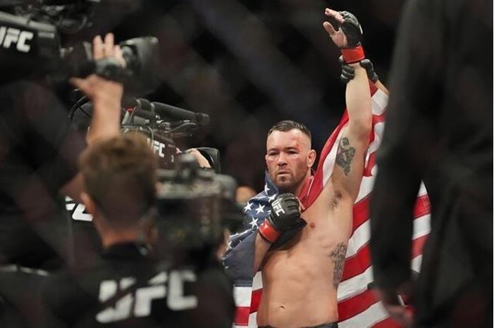 كونفينغتون يهزم المقاتل المفضل لدونالد ترامب 6224e0ee4c59b726161d2b57