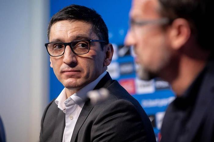 هيرتا برلين يدعم مدربه رغم تراجع النتائج large-16-9