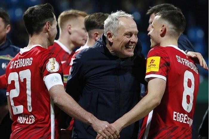 فرايبورغ يمدد عقد المدرب الأقدم في الدوري الألماني 622799e94236044ed6426883