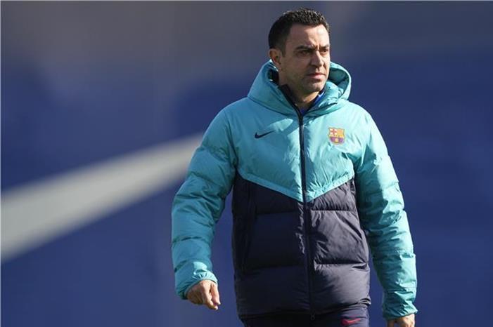 تشافي يحتمي في سلاح استثنائي بالكلاسيكو epa_soccer_2023-02_2023-02-15_2023-02-15-10468111_epa