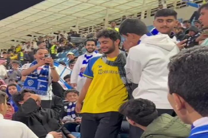 بالفيديو.. لحظة طرد مشجع نصراوي من مدرجات الهلال e0d372d6-7aee-4625-9450-d452130e2ed4