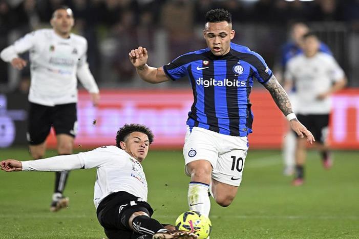 إنتر يتعرض لخسارة مفاجئة أمام سبيزيا 640ba9cf4236042cfd5cfd57