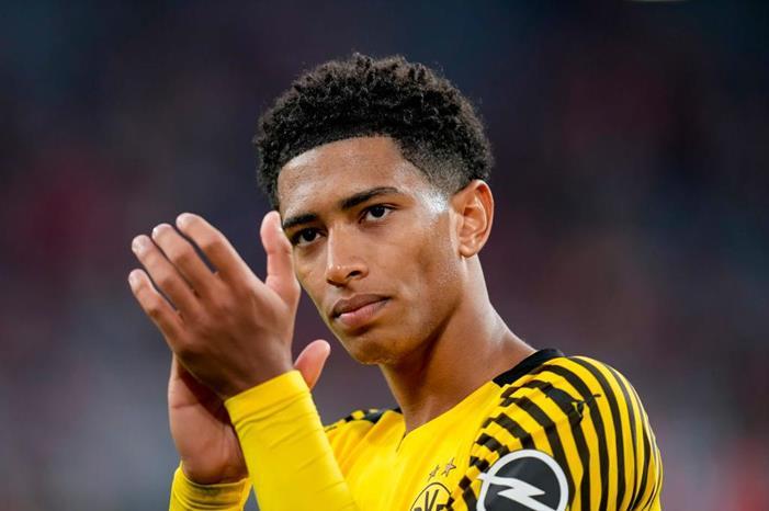 كشف تفاصيل أول اجتماع بين ريال مدريد وبيلينغهام GettyImages-1235363367