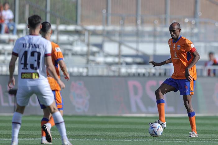 تعادل الفيحاء مع العدالة وفوز ضمك على الباطن بالدوري السعودي 2008522_1679066474