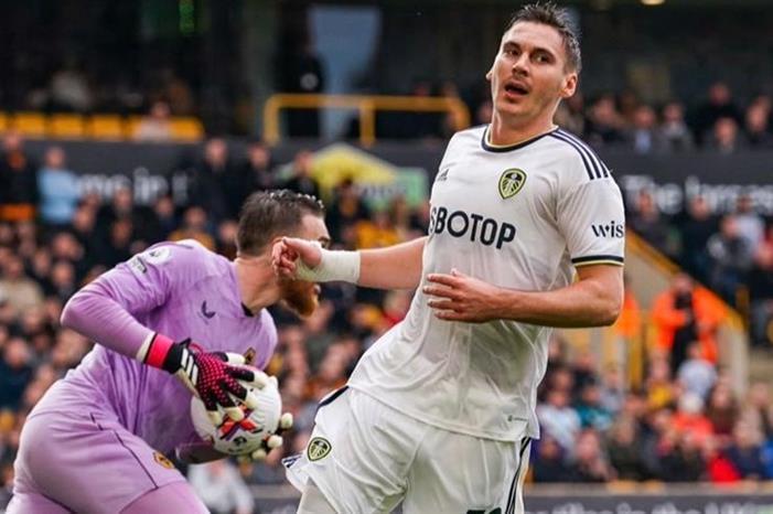 ليدز يغادر منطقة الهبوط بالدوري الانجليزي 20233182382368071