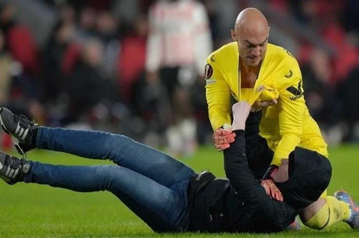 أيندهوفن يحظر مشجعاً لمدة 40 عاماً 202332105529407FK