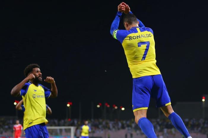 شاهد.. نجم الهلال يقلد احتفال رونالدو الشهير 8df4745b82aaa1237f018bdcbaf924c86dc3556e-090223204817