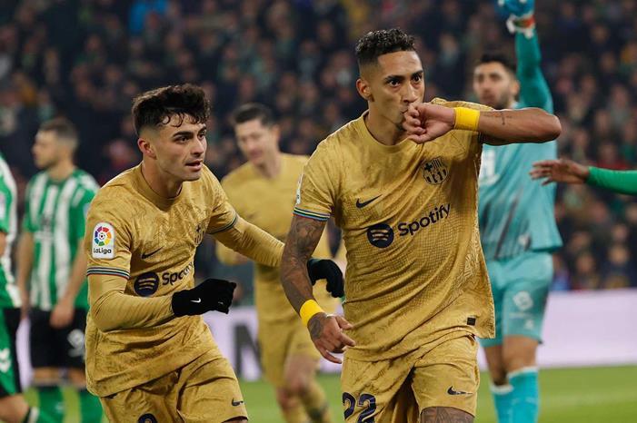 جافي ورافينيا يقودان تشكيلة برشلونة أمام ريال مدريد برشلونة