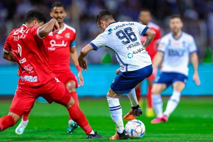 الهلال يدفع ثمن أخطاء الدفاع ويتعادل مع الوحدة 6