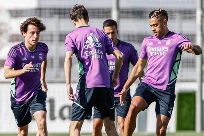 ريال مدريد يعود إلى التدريبات Fr1fBGeX0AA2X_k