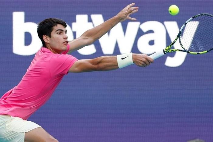 ألكاراز يتأهل إلى الدور الثالث من بطولة ميامي للتنس 2023325115644860DK