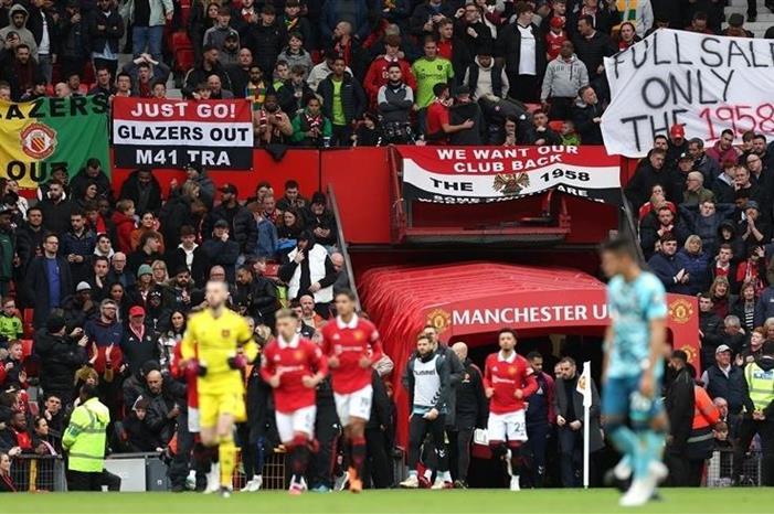 جاسم بن حمد يرفع عرضه لشراء مانشستر يونايتد 2023325153151215JL