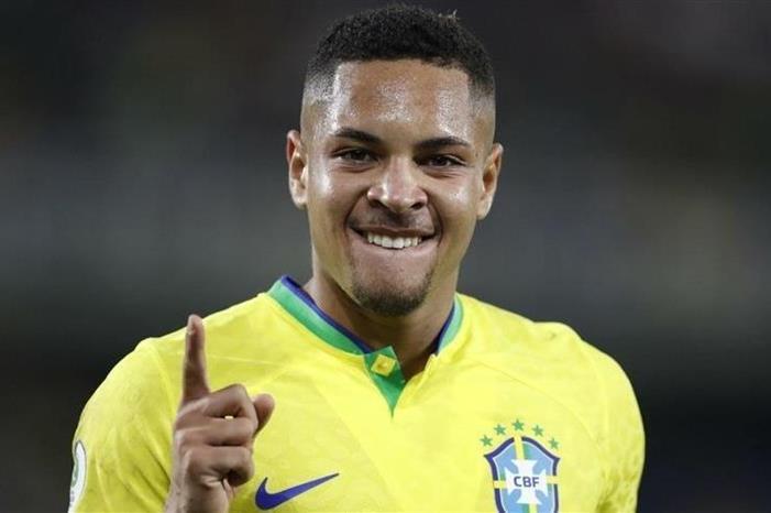 50 مليون يورو شرط انضمام روك إلى برشلونة main_image641eded95c3da