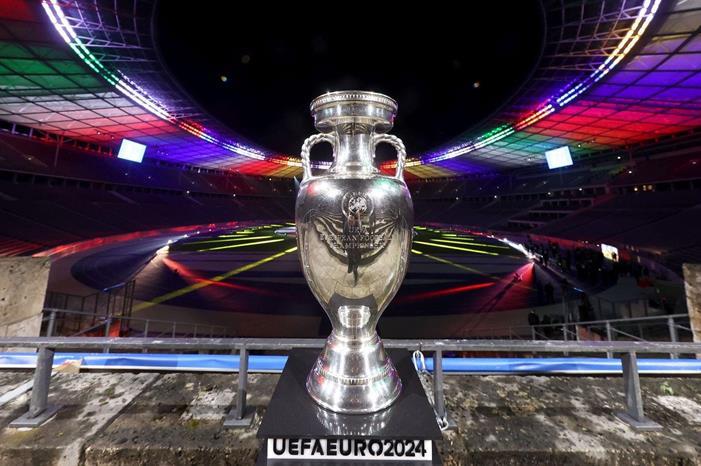 Euro_2024_Trophy