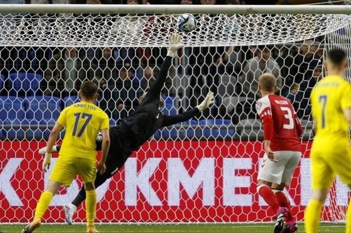 كازاخستان تقلب الطاولة على الدنمارك 2023326226233162Q