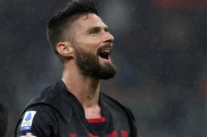 جيرو يوافق على تجديد عقده مع ميلان 1680125097