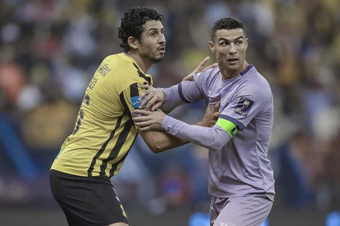 أحمد حجازي يترقب مواجهة رونالدو FnbREuaWYAEIFLI