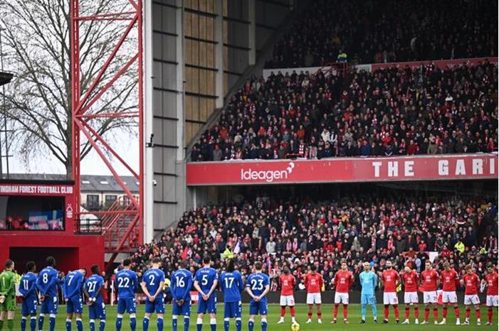 الأندية الإنجليزية محبطة من كثرة دقائق الصمت 64071c874c59b742ee27f102