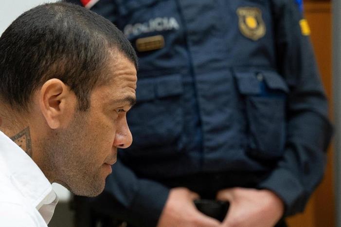 رد رسمي على أنباء انتحار داني ألفيس w1280-p4x3-2024-02-05T102318Z_929683575_RC29W5A2JMA3_RTRMADP_3_SOCCER-CRIME-DANI-ALVES