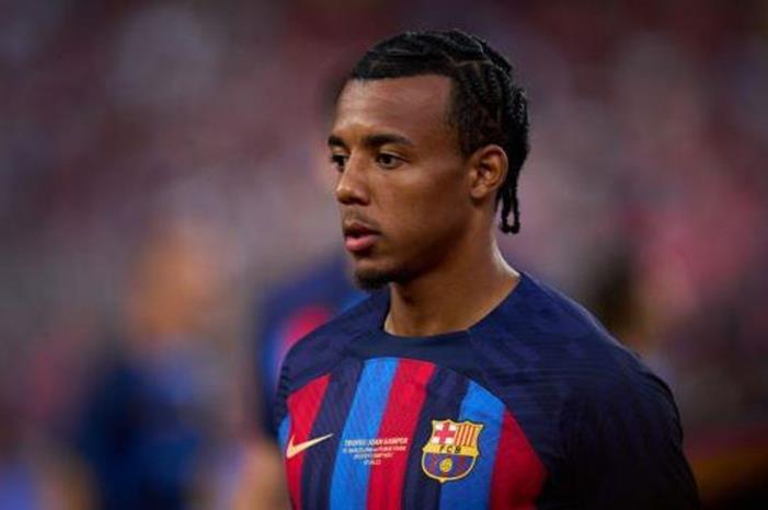 الفرنسي جول كوندي لاعب نادي برشلونة الإسبان