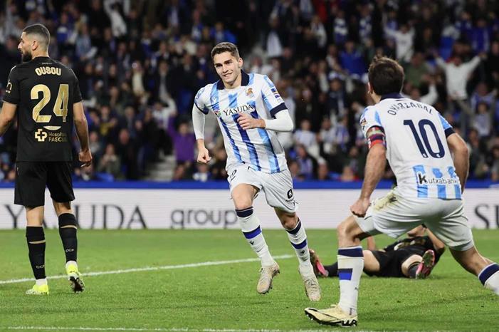 ريال سوسييداد يتجاوز قادش بالليغا _1_osca2323-(2)_945_