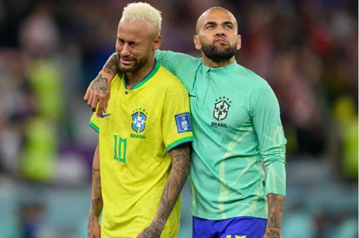 بعد البيان المفاجئ لوالد نيمار.. زيارة غير متوقعة لألفيش في سجنه ببرشلونة! 65fd89354c59b72e7662eec4